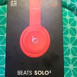 Selling solo beats 3 never used only opened to post pictures special edition